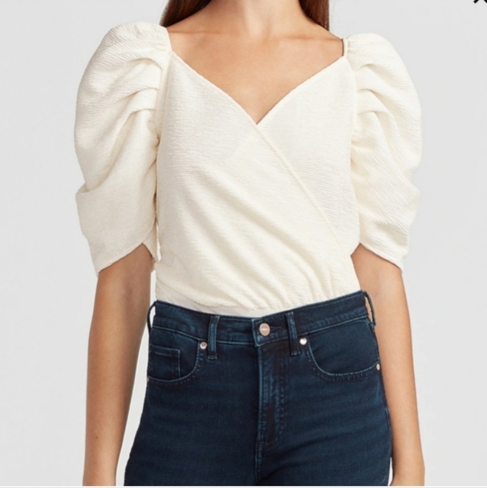 Express puff sleeves bodysuit
